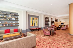 Lobby sitting area - Radisson RED London Twickenham (Twickenham)