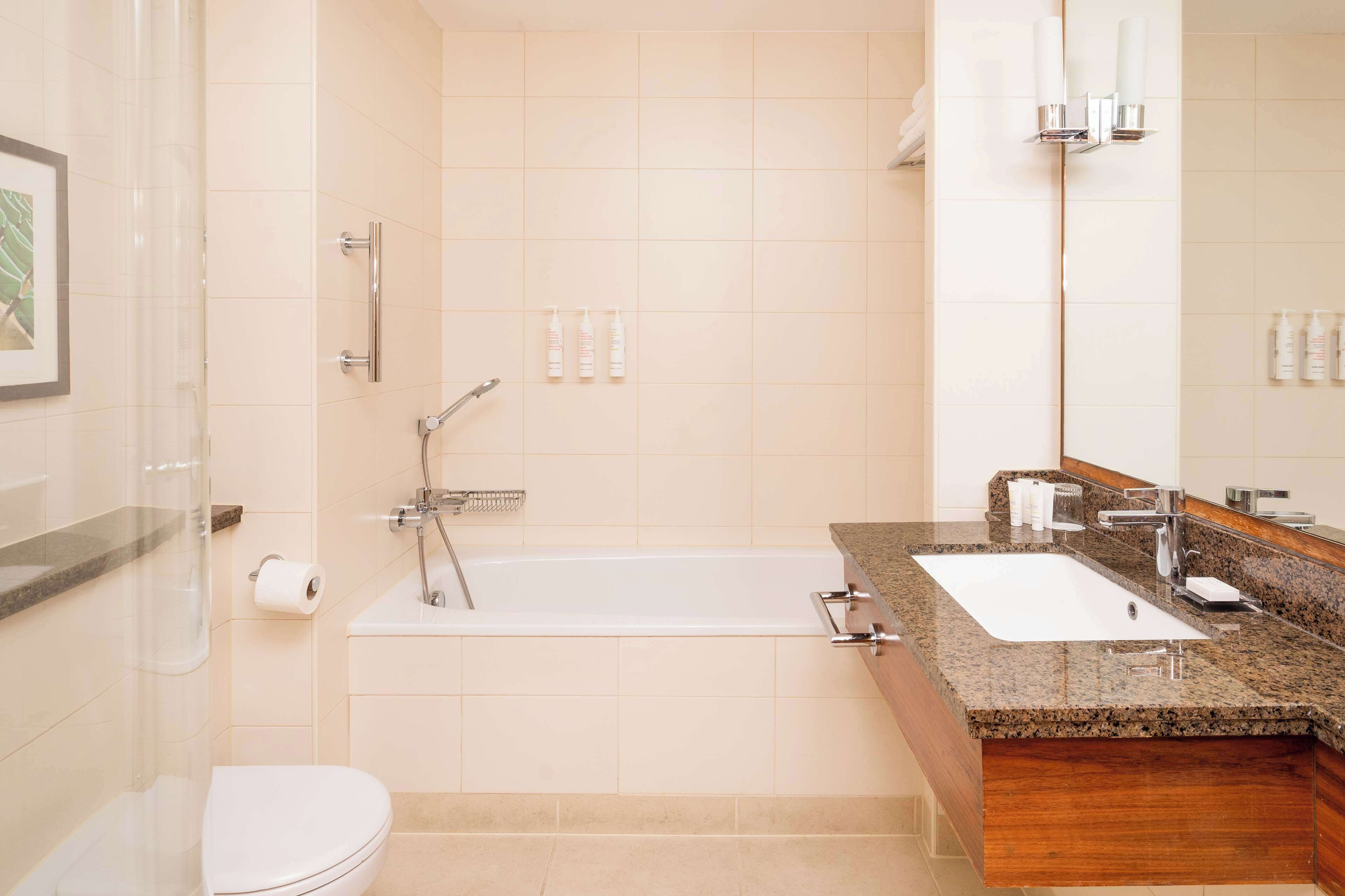 standard room (pitch view) | bathroom | free toiletries, towels