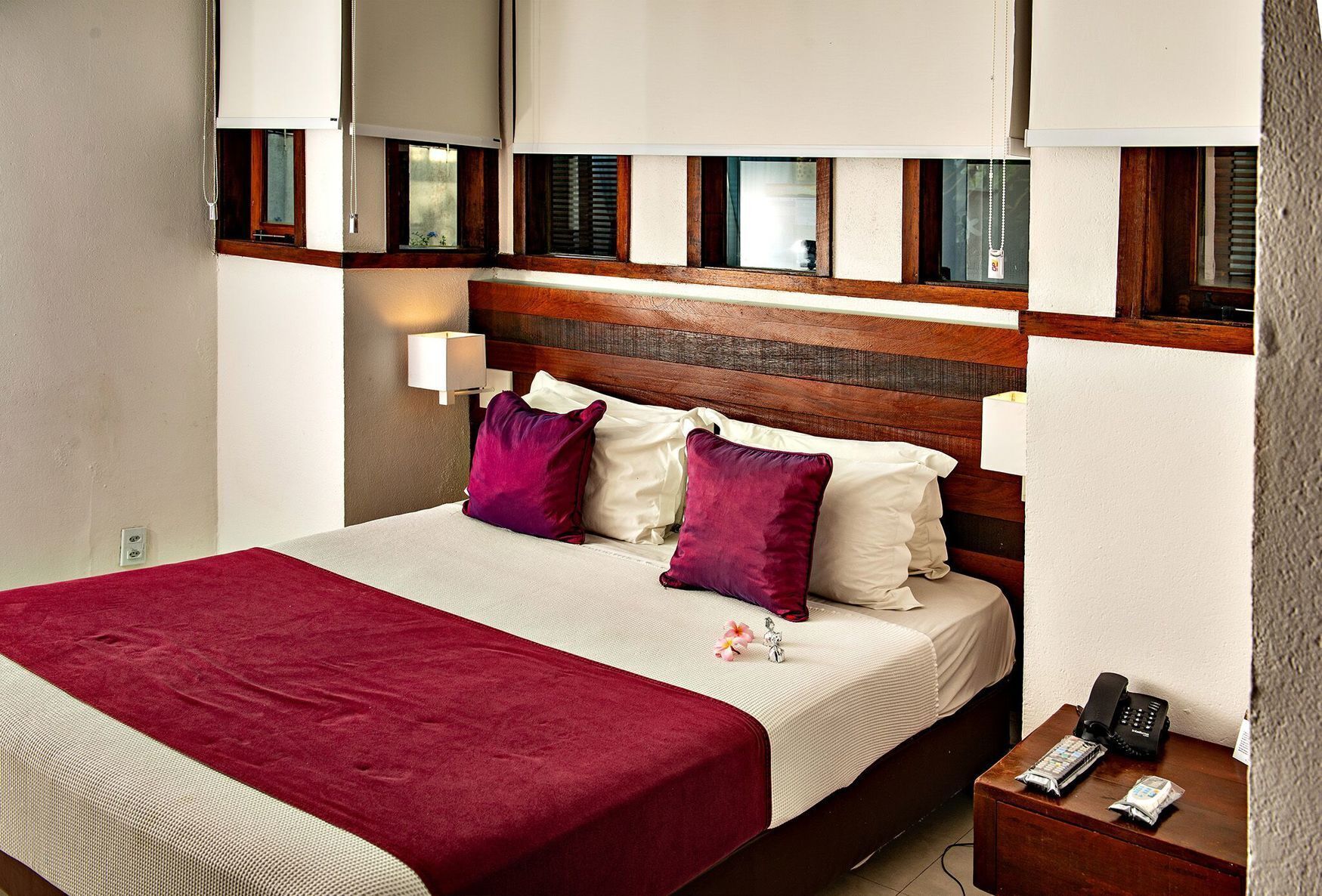 Minibar, Zimmersafe, kostenloses WLAN, Bettwäsche