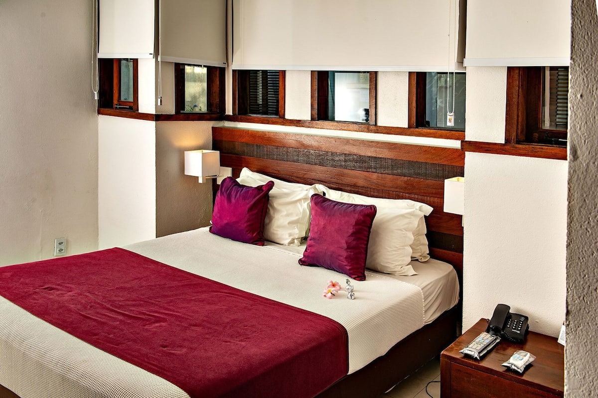 Minibar, coffres-forts dans les chambres, Wi-Fi gratuit, draps fournis