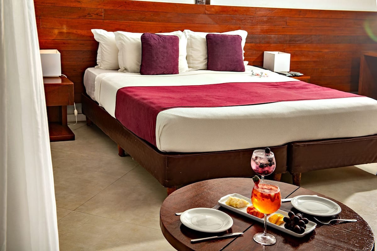 Minibar, coffres-forts dans les chambres, Wi-Fi gratuit, draps fournis