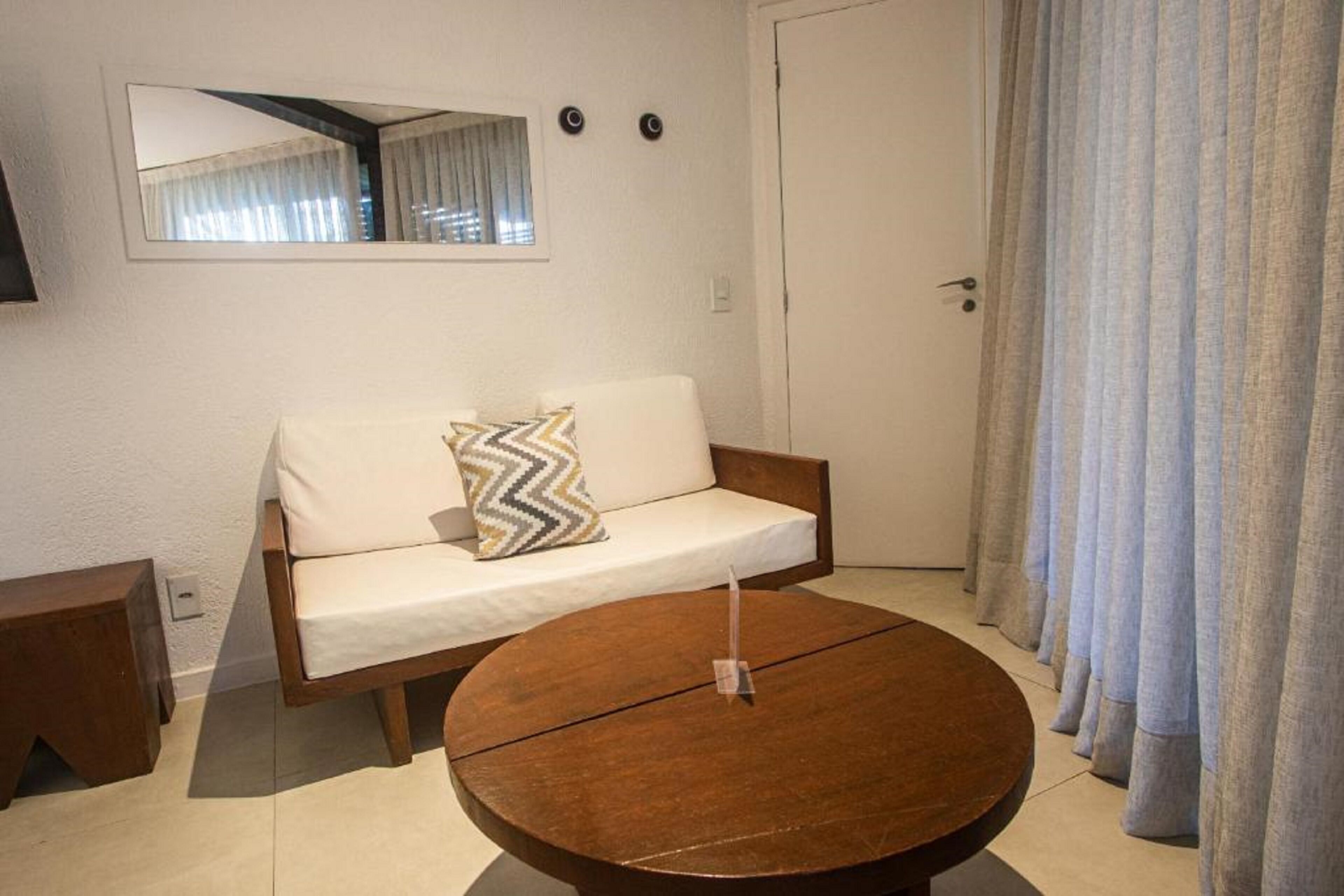 standard double room | minibar, in-room safe, free wifi, bed sheets
