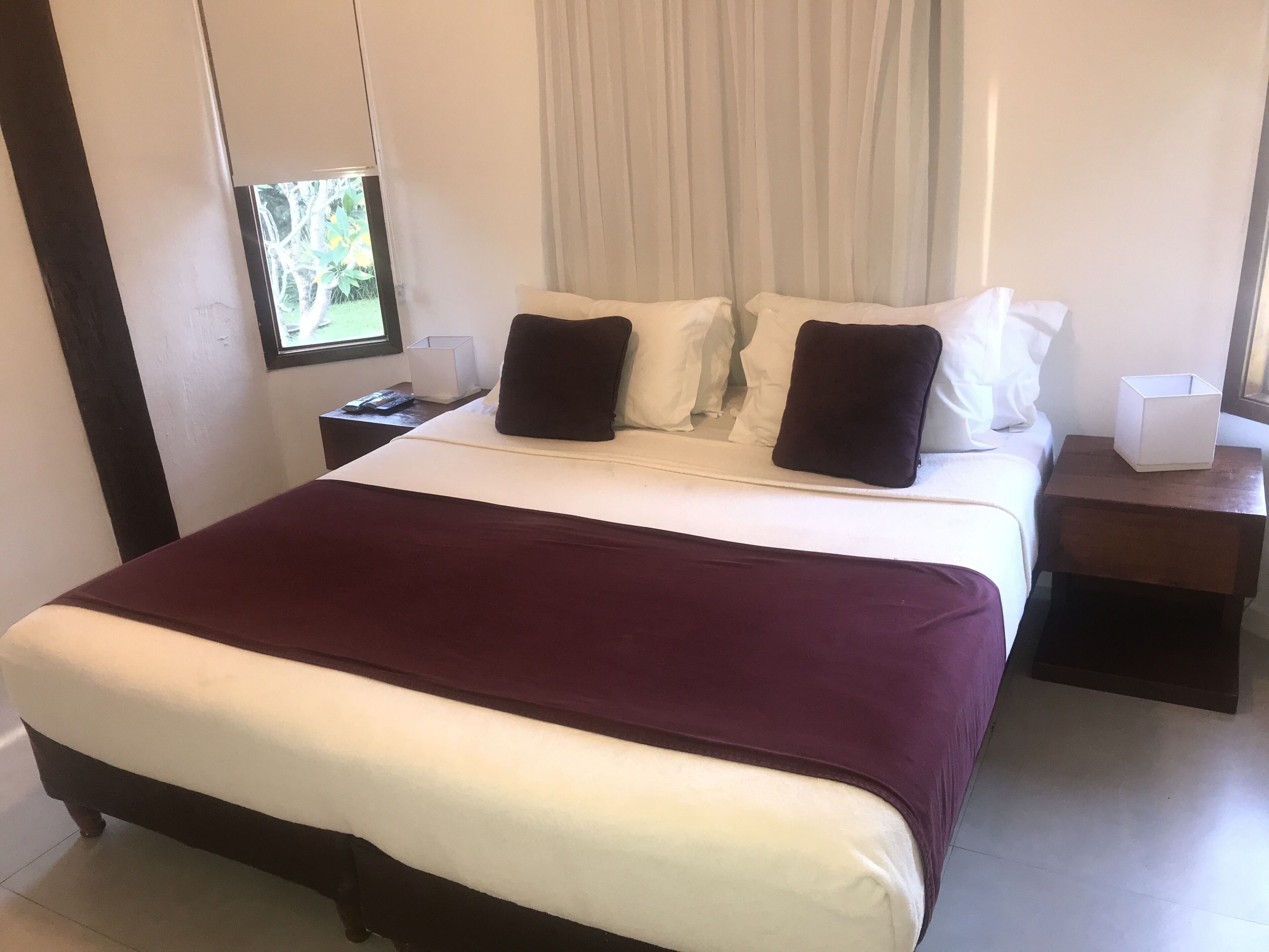 Minibar, Zimmersafe, kostenloses WLAN, Bettwäsche