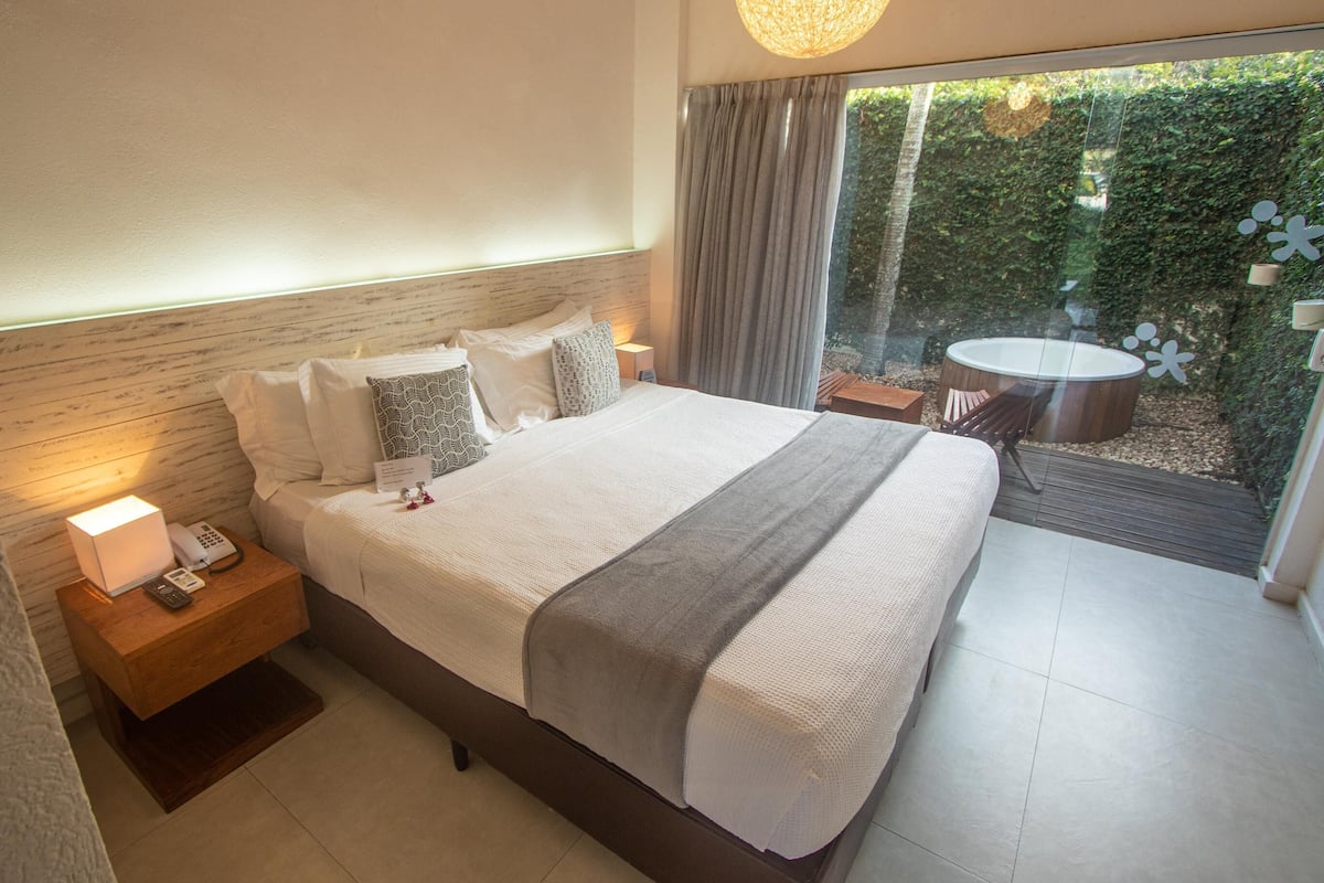 Frigobar, cofres nos quartos, Wi-Fi de cortesia, roupa de cama