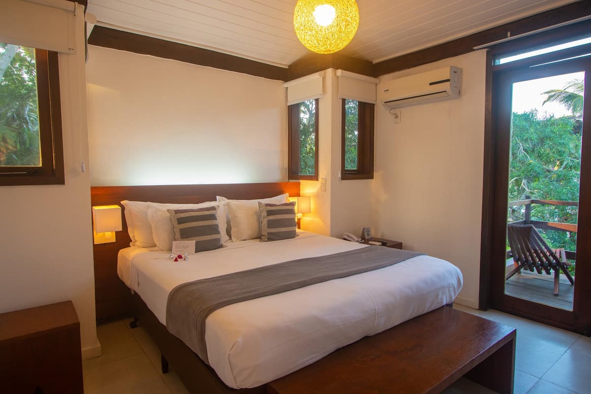 Frigobar, cofres nos quartos, Wi-Fi de cortesia, roupa de cama