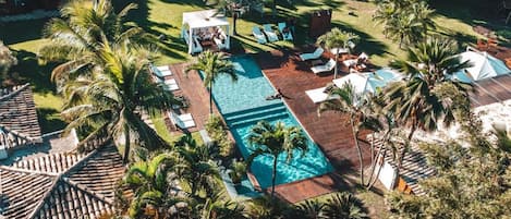 Kolam renang outdoor