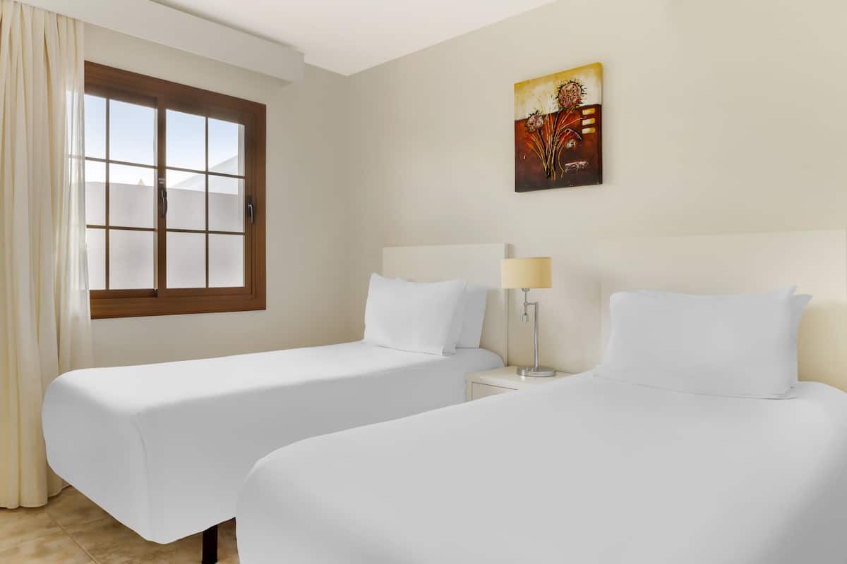 Apartment, 2 Schlafzimmer | Zimmersafe, laptopgeeigneter Arbeitsplatz, Bügeleisen/Bügelbrett