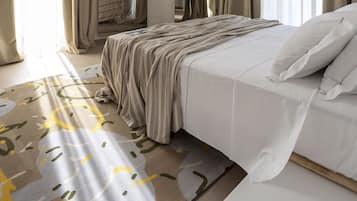 Double Room, 1 Queen Bed, Balcony, Sea View | Down comforters, minibar, in-room safe, individually furnished