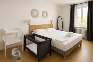 Twin Room | Premium bedding, individually decorated, individually furnished, desk - L'Hôtel du Cirque (Troyes)