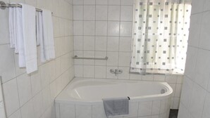 Deep-soaking bathtub - Ab ins Postkutscherl (Würzburg)