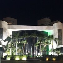 住宿正面 - 傍晚/夜晚