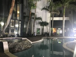 Bañera de hidromasaje exterior