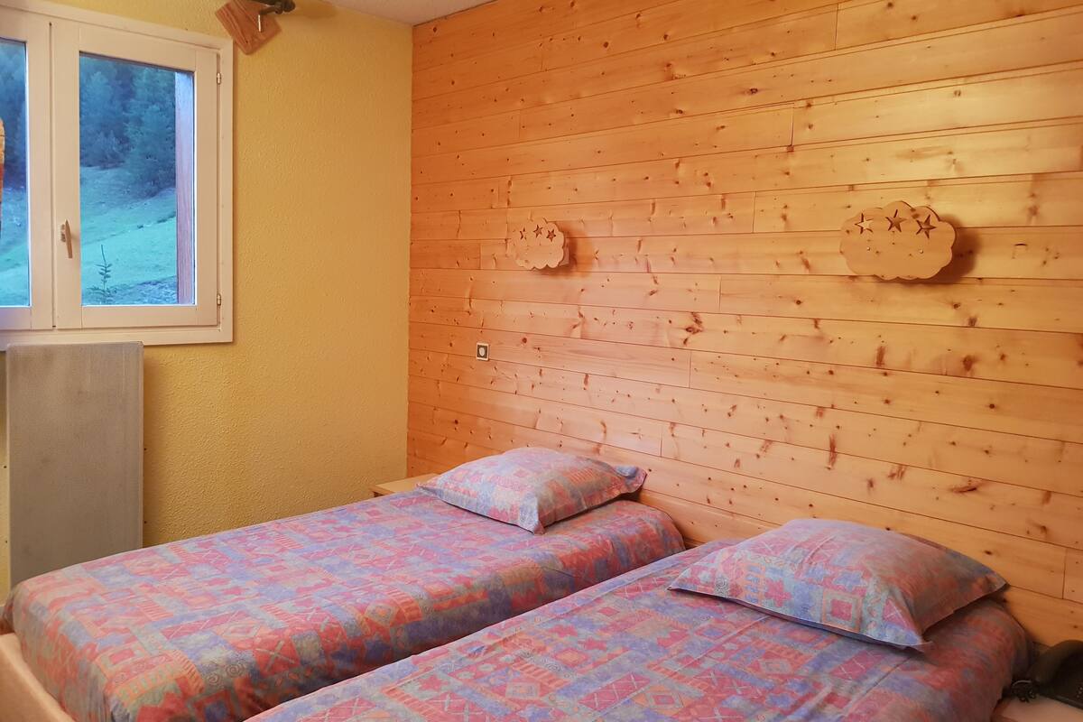 Economy Single Room, Mountain View | Premium bedding, minibar, in-room safe, desk