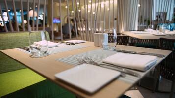 Desayuno buffet (USD 32.00 por persona)