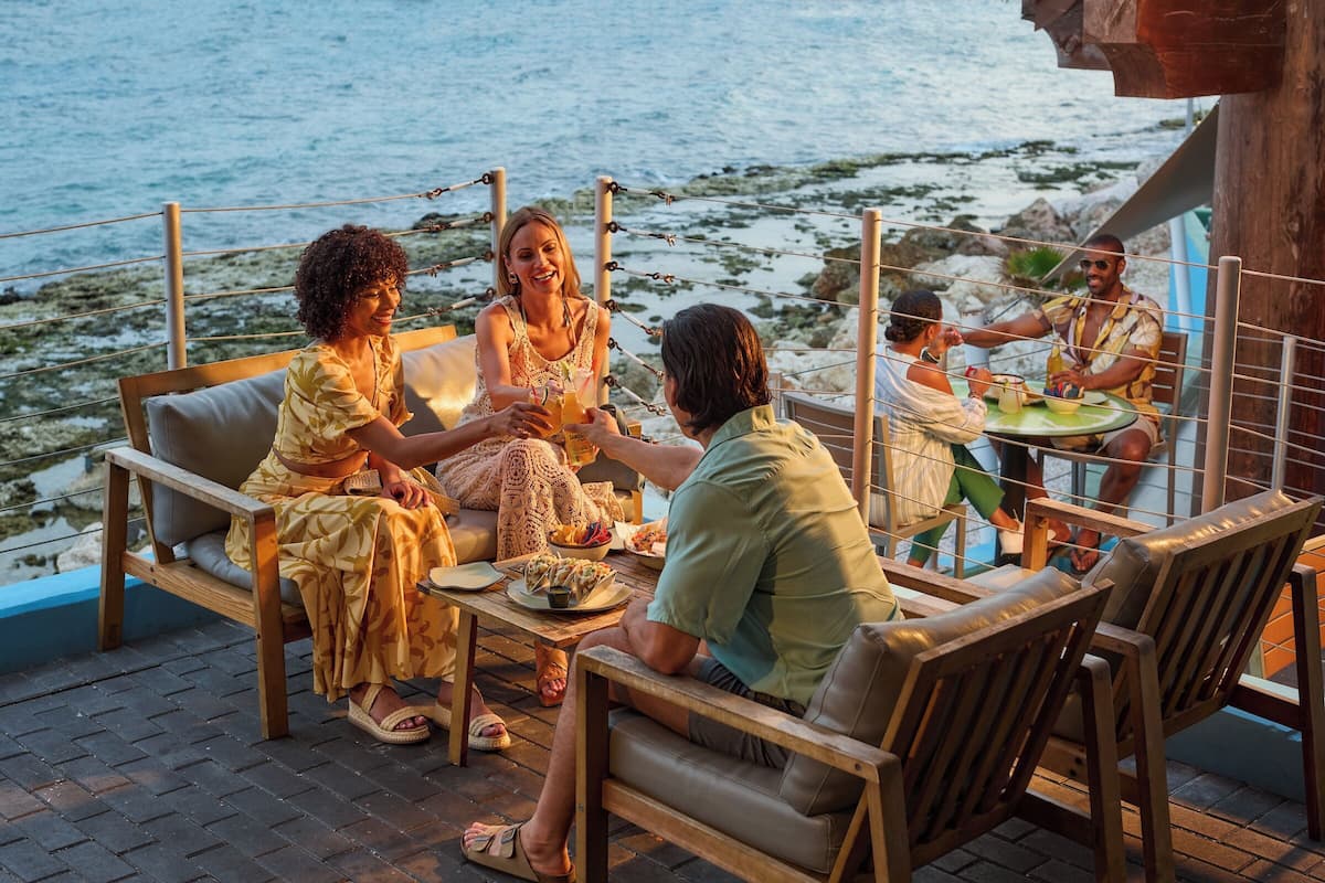 4 restaurants, breakfast, lunch, dinner served; international cuisine