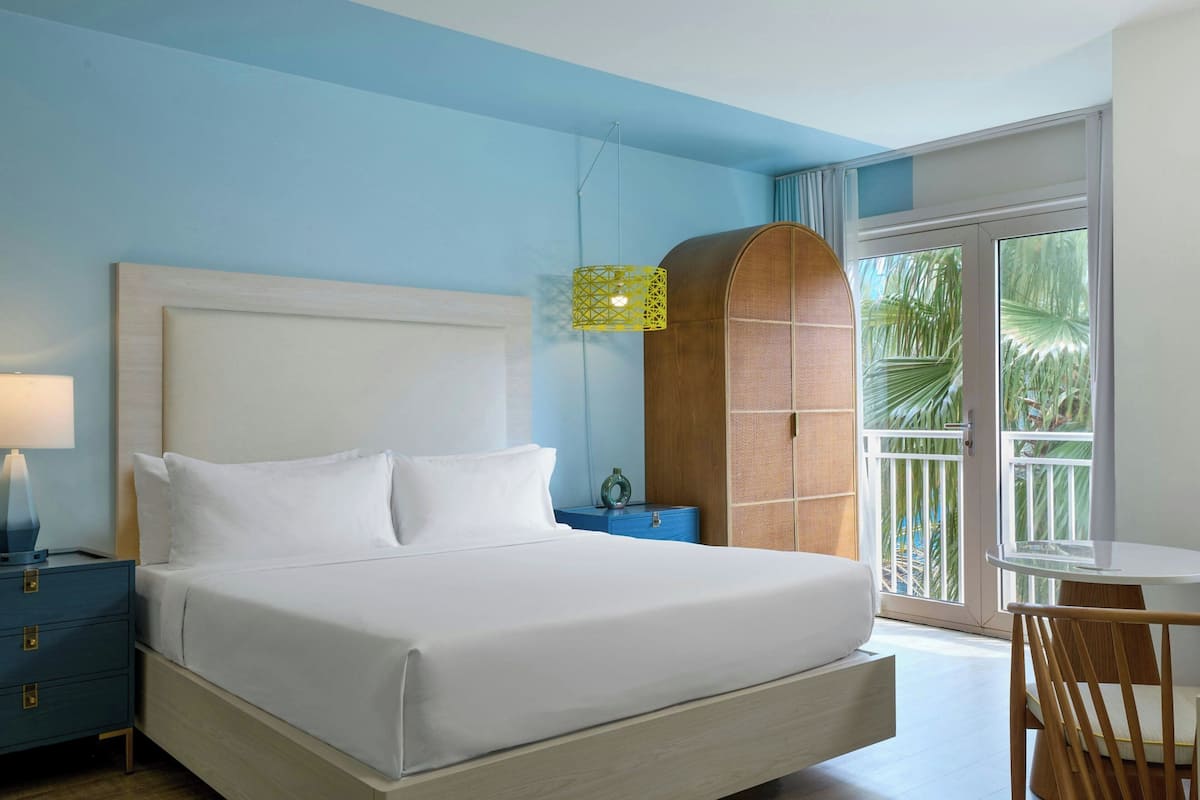 Executive Suite, 1 Bedroom, Non Smoking, Resort View (Balcony) | 1 bedroom, premium bedding, pillow-top beds, in-room safe