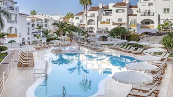 2 piscinas al aire libre