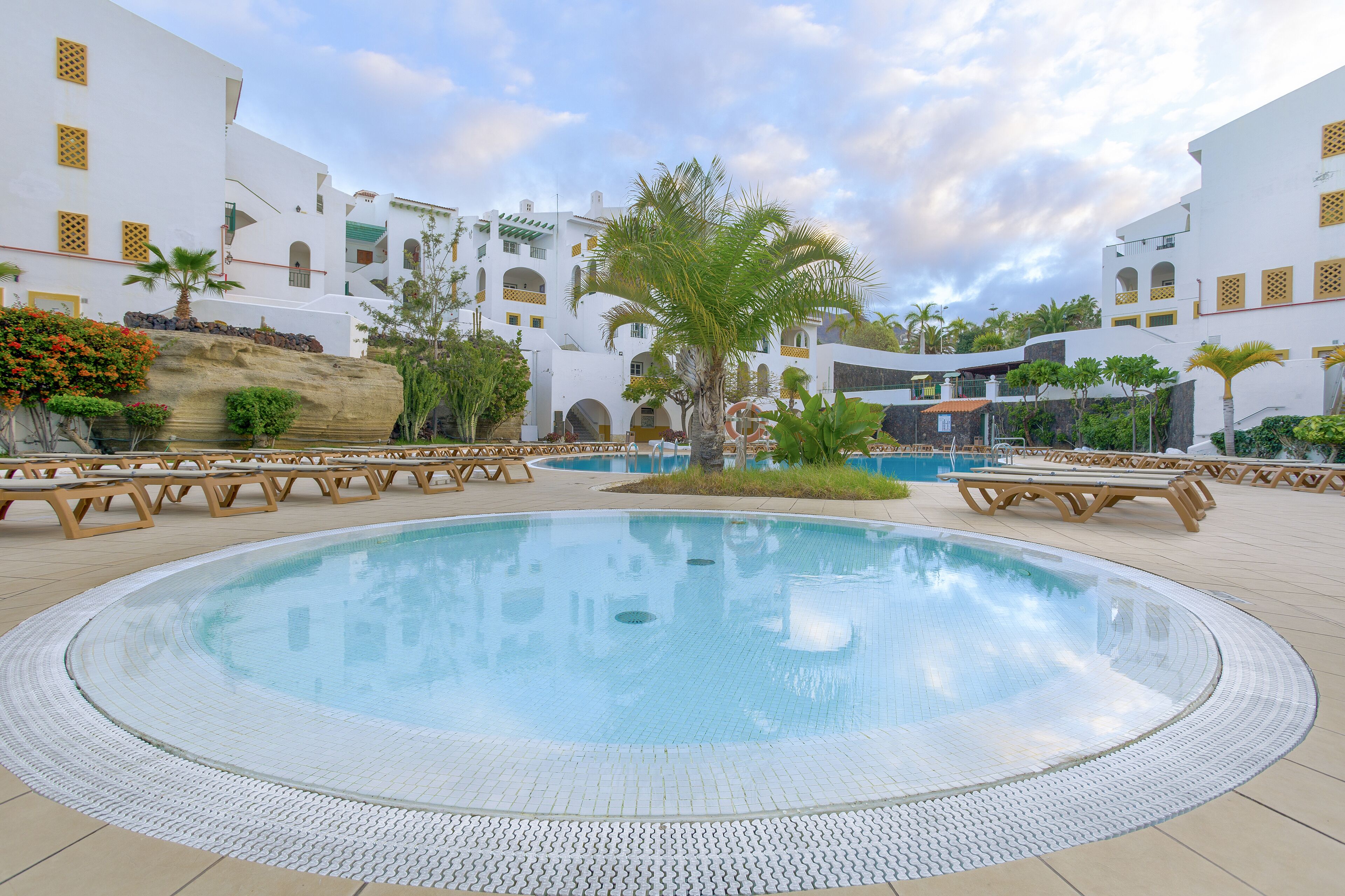 2 piscines extérieures