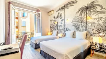 Dreibettzimmer | Schreibtisch, VerdunkelungsvorhĂ€nge, BĂŒgeleisen/BĂŒgelbrett