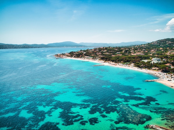Una playa cerca