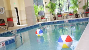 Indoor pool, sun loungers