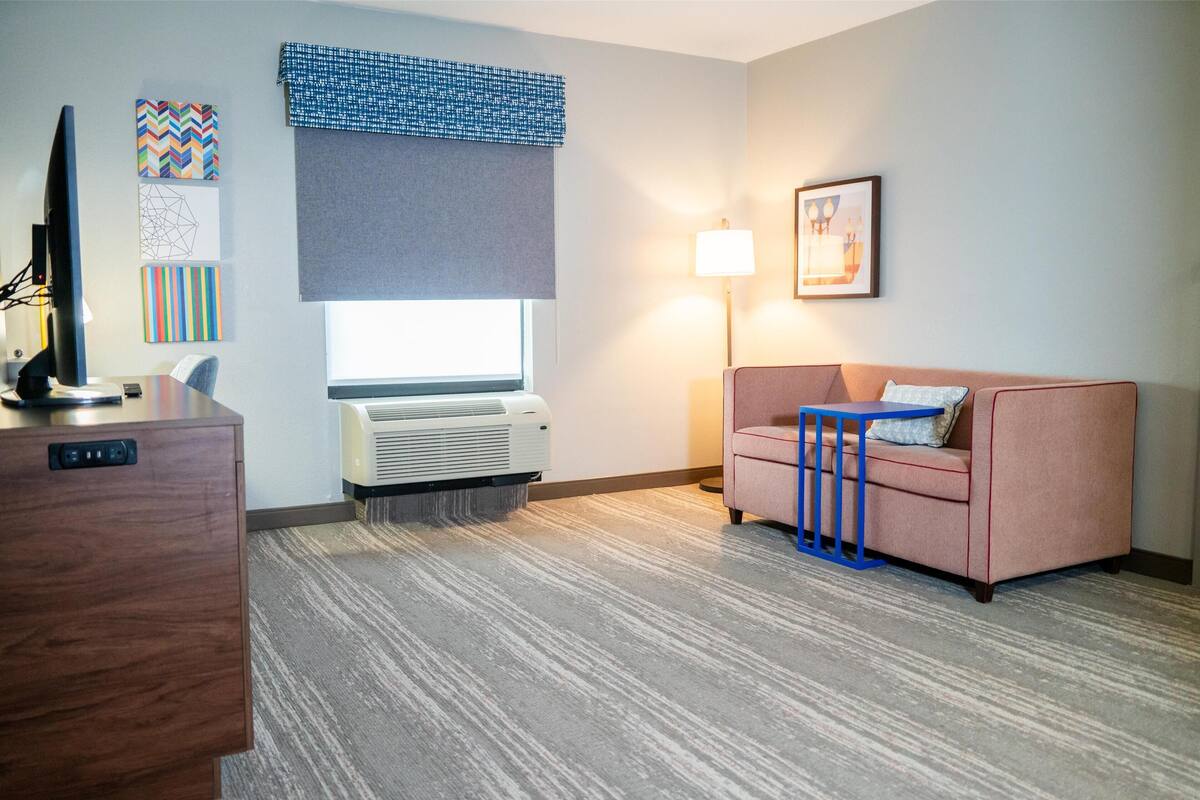 Suite, 1 Bedroom, Non Smoking | Living area