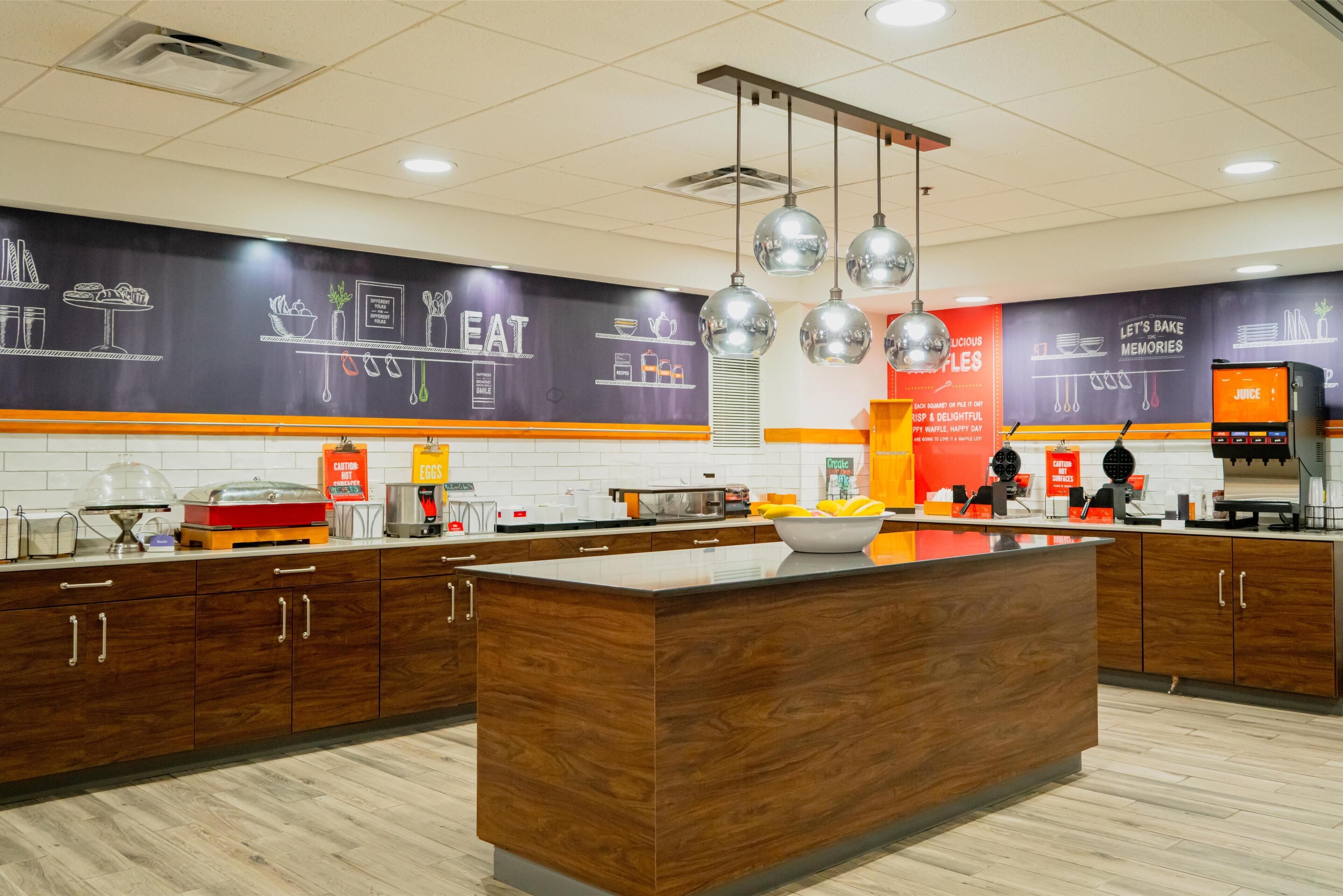 朝食 (ビュッフェ)、毎日提供 (無料)