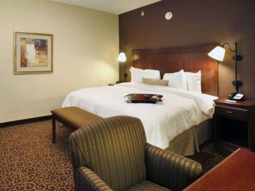 Desk, free cots/infant beds, free WiFi, bed sheets