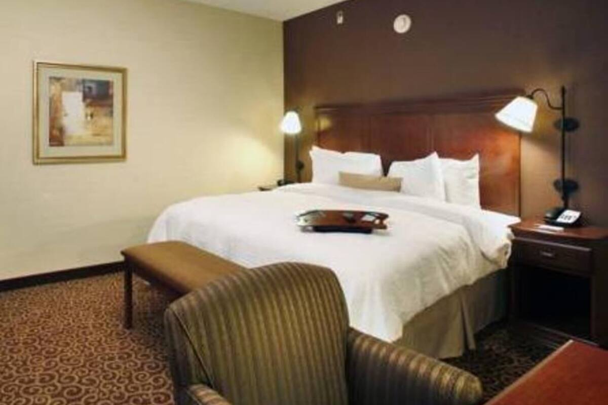 Desk, free cots/infant beds, free WiFi, bed sheets