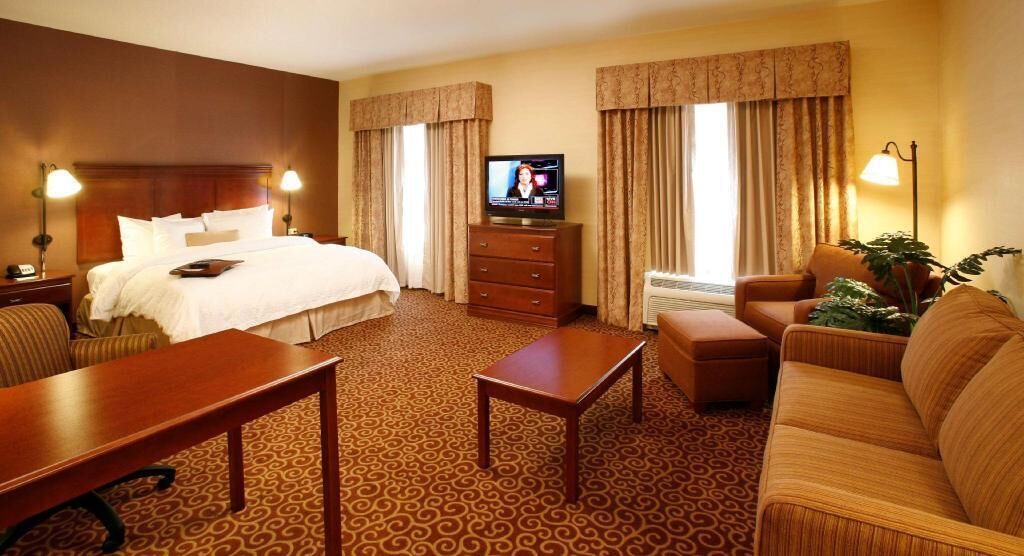 Desk, free cots/infant beds, free WiFi, bed sheets