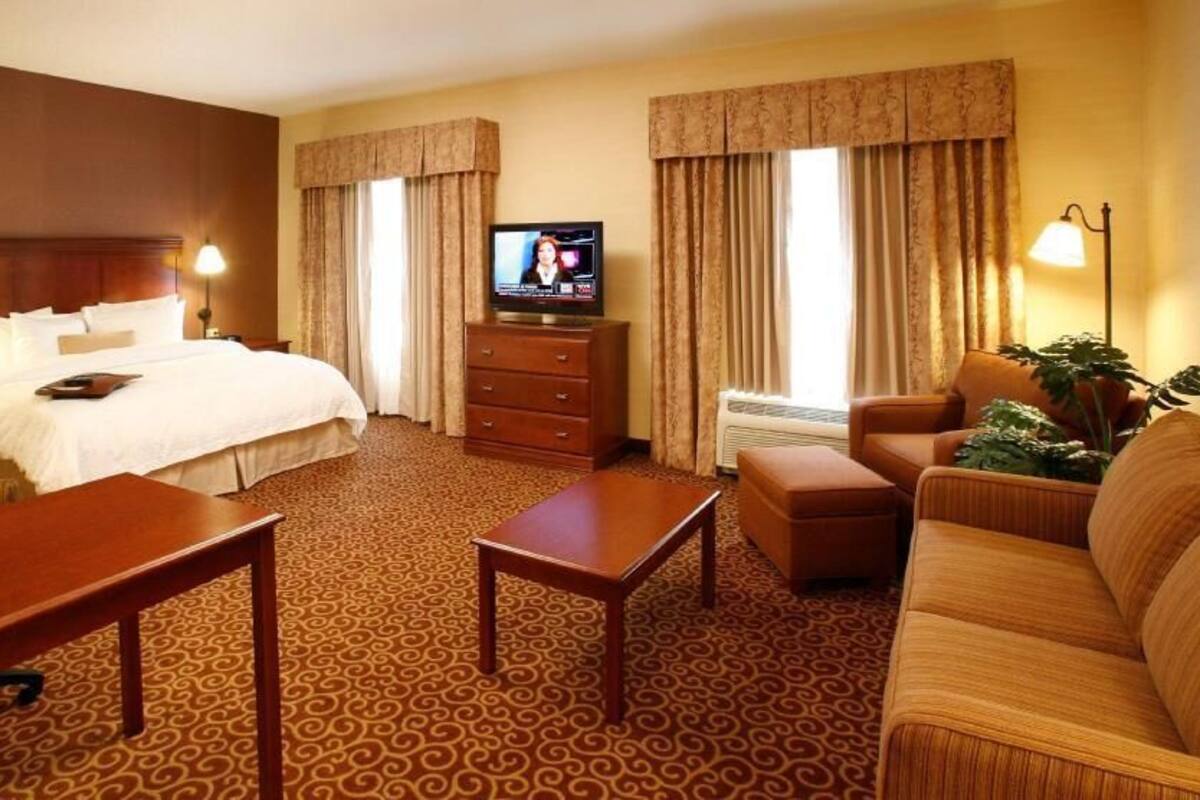 Desk, free cots/infant beds, free WiFi, bed sheets