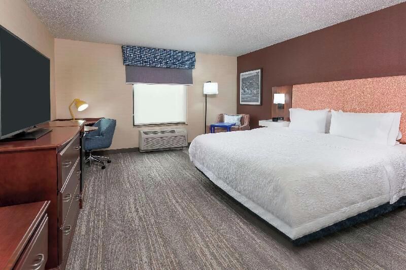 Desk, free cots/infant beds, free WiFi, bed sheets