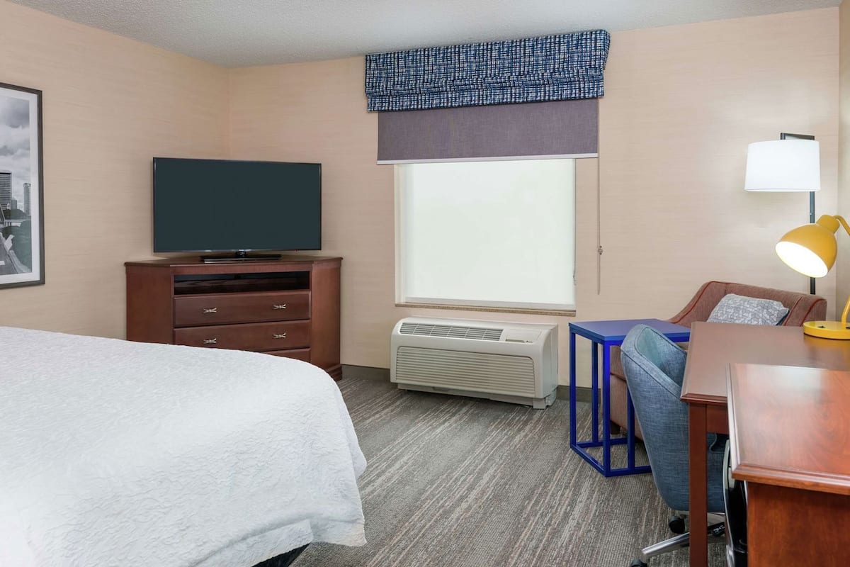 Desk, free cots/infant beds, free WiFi, bed sheets