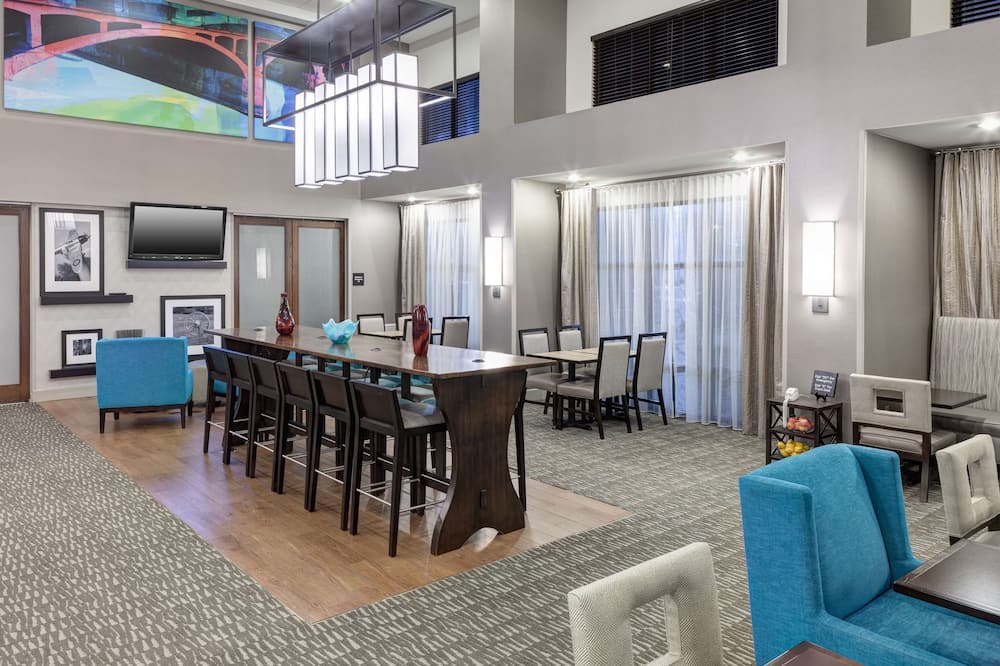 Hampton Inn & Suites Cedar Rapids - North
