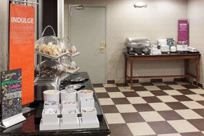 Free daily buffet breakfast  - Hampton Inn & Suites Cedar Rapids - North (Cedar Rapids)