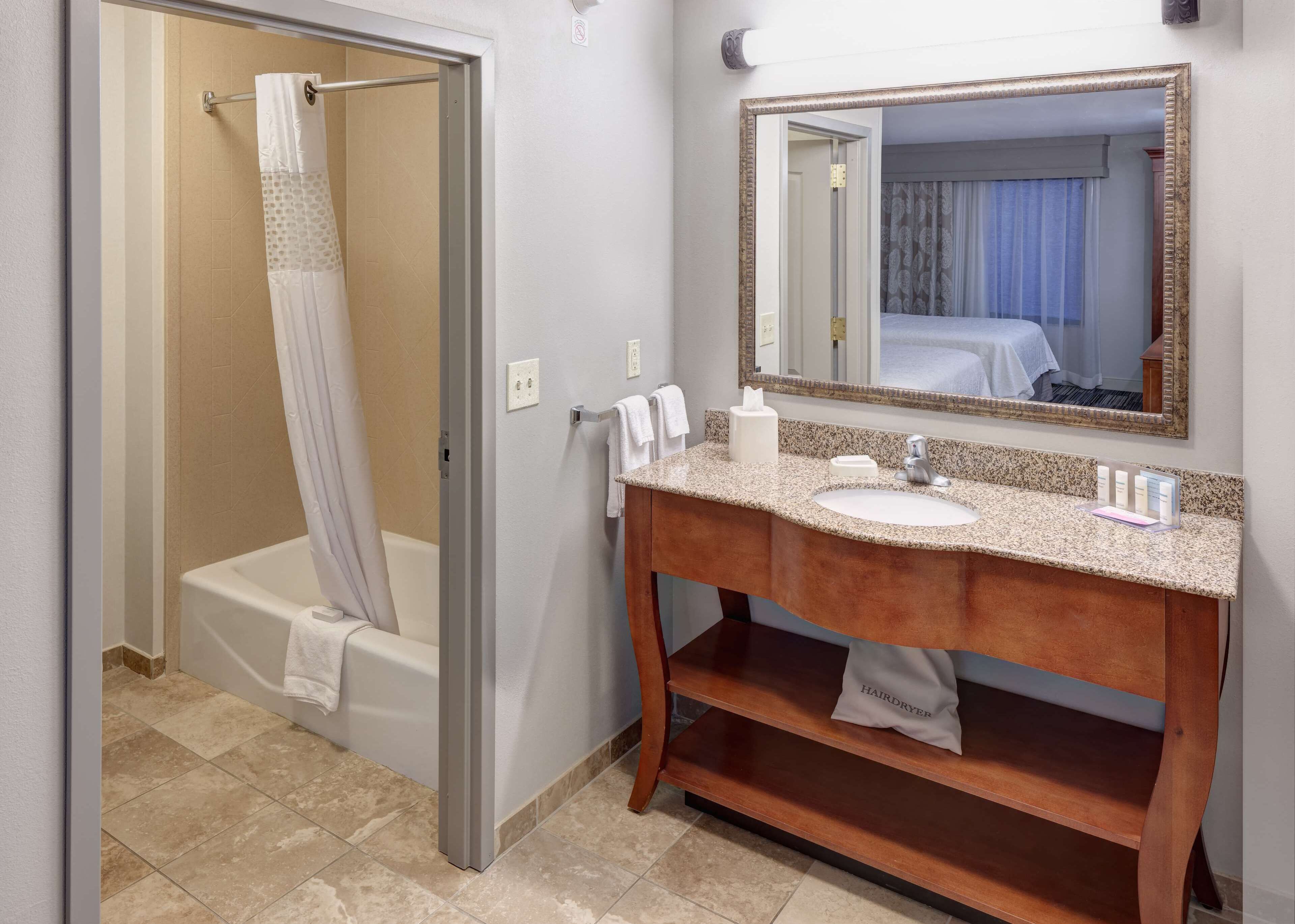 studio suite | bathroom | free toiletries, hair dryer, towels