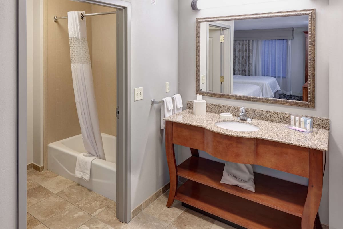 studio suite | bathroom | free toiletries, hair dryer, towels