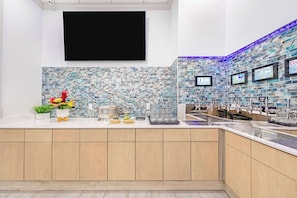 Free daily buffet breakfast - Homewood Suites by Hilton East Rutherford - Meadowlands (East Rutherford)
