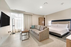 高級寢具、客房內保險箱、書桌、熨斗/熨衣板