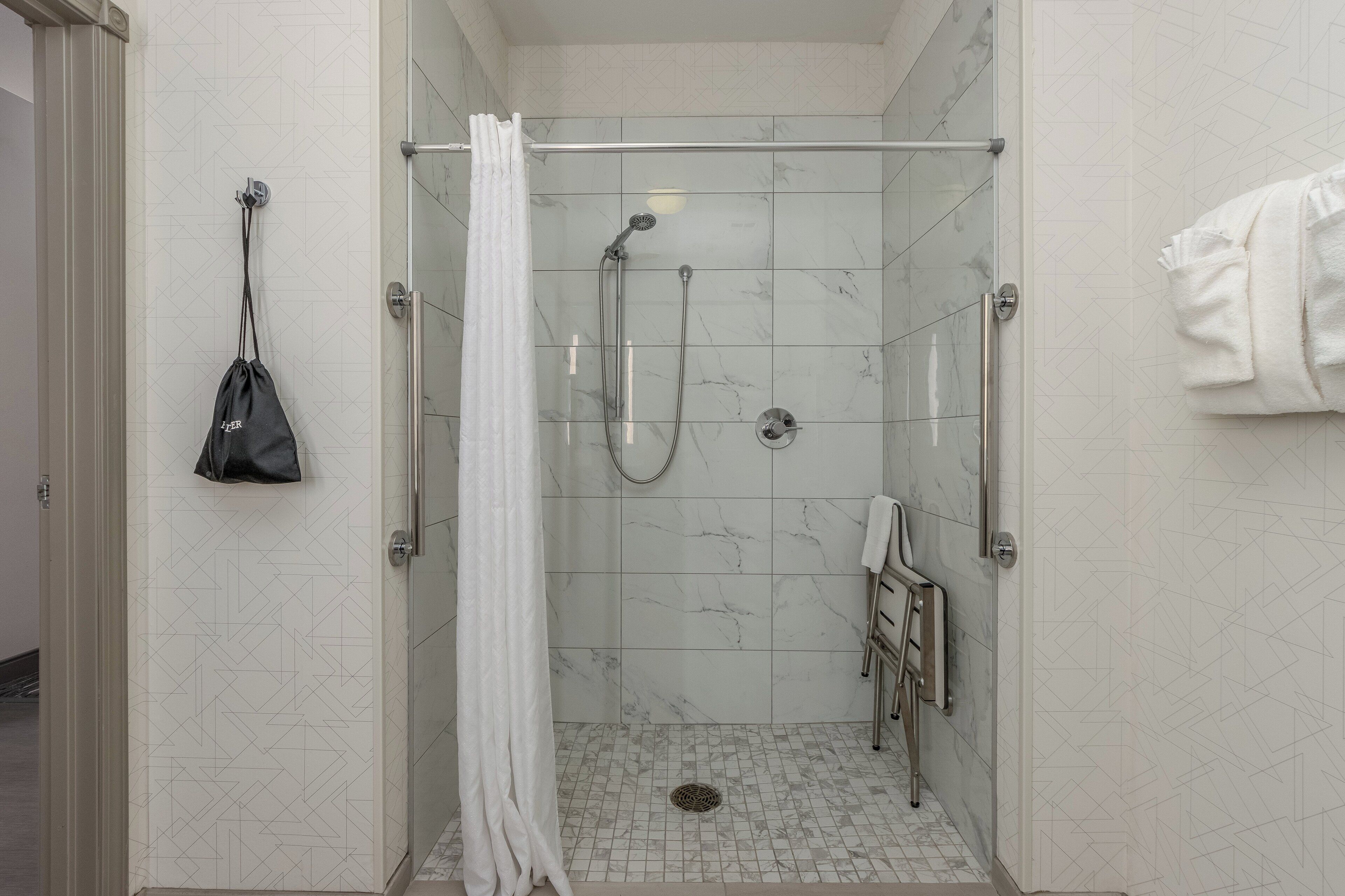 standard room, 1 king bed, mobility accessible (communications, roll-in shower) | 1 bedroom, in-room safe, desk, iron/ironing board