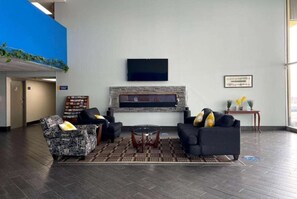 Lobby - Days Inn by Wyndham Fort Wright Cincinnati Area (Covington)