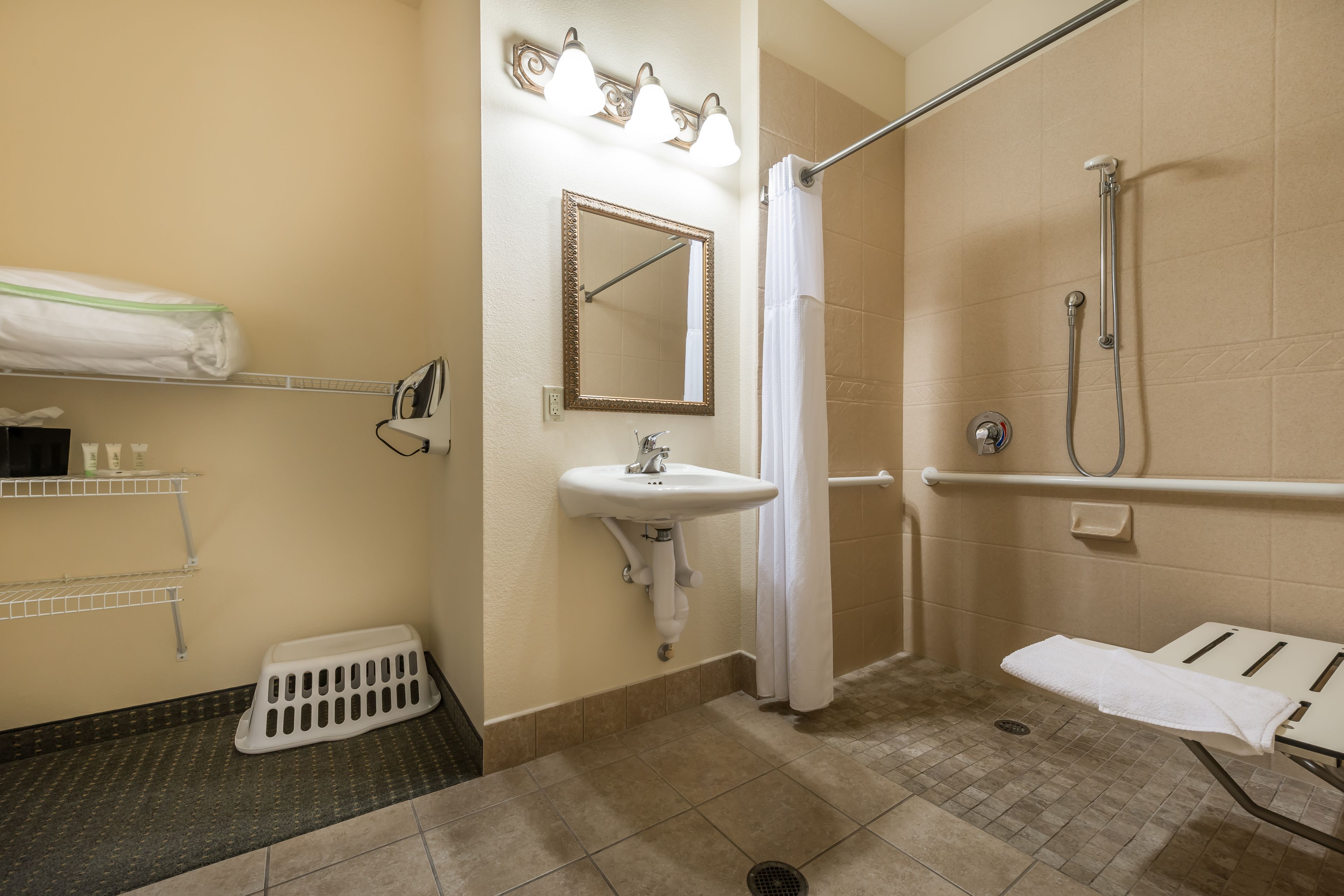 combined shower/bathtub, free toiletries, hair dryer, towels