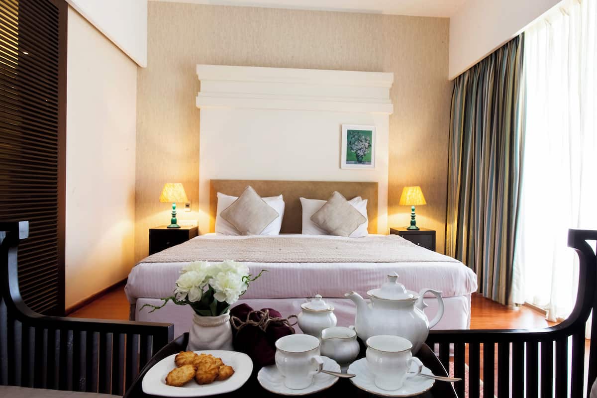 Fern Club Premium Room | Premium bedding, minibar, in-room safe, desk