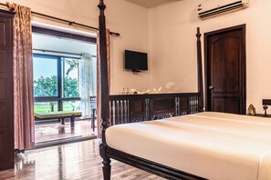 Seaview Room | Minibar, in-room safe, blackout curtains, iron/ironing board