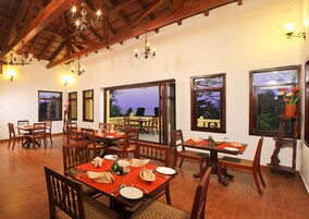 Breakfast, lunch, dinner served; Italian cuisine, pool views 