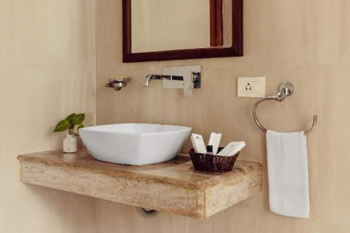 shower, rainfall showerhead, free toiletries, hair dryer