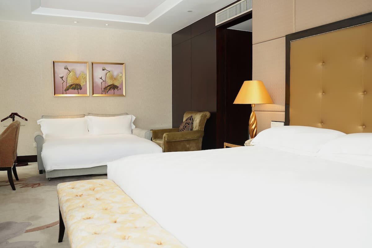 Junior Suite, 1 King Bed with Sofa bed | 1 bedroom, down comforters, minibar, in-room safe