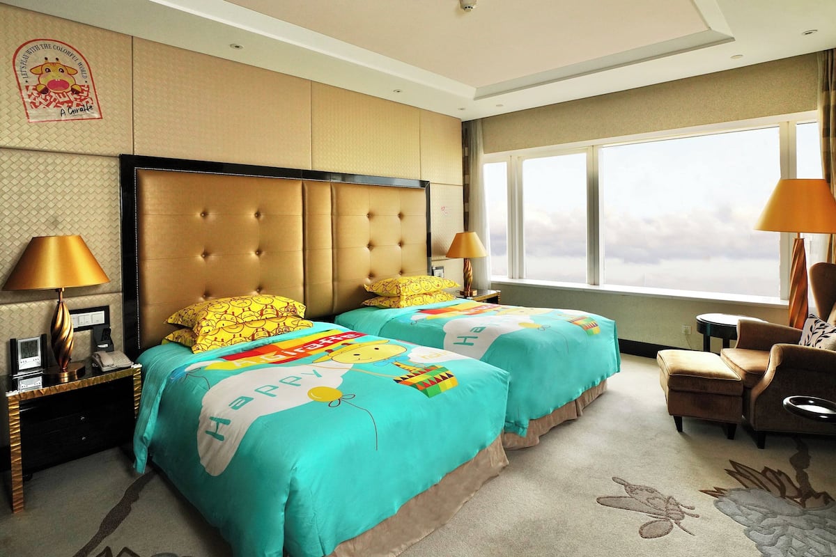 Habitación clásica, 2 camas dobles (Kids Theme) | 1 dormitorio, minibar, caja fuerte y escritorio