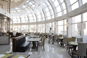Desayuno buffet todos los días (con cargo)