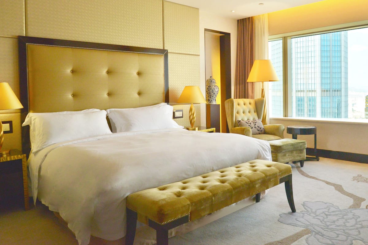 1 bedroom, down duvets, minibar, in-room safe